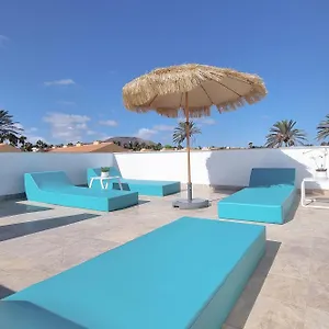the-moss-luxury-villa-in-corralejo-near-the-beach.hotelsfuerteventura.org/